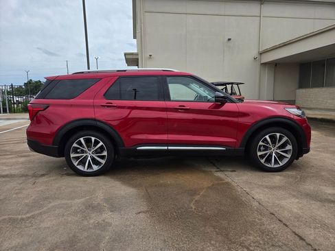 Used 2025 Ford Explorer Platinum w/ Ultimate Package RWD image 4
