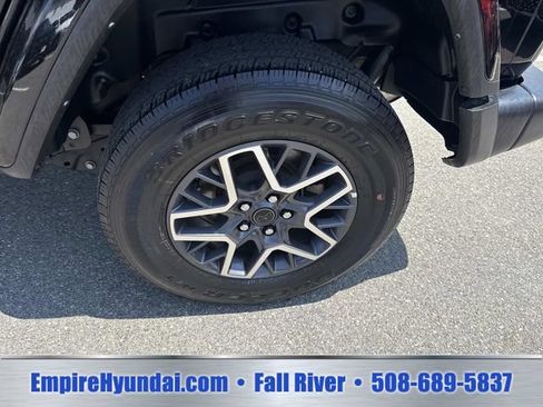 Used 2025 Jeep Wrangler Unlimited Sahara AWD/4WD image 13