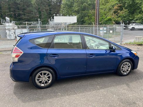 Used 2015 Toyota Prius V Four FWD image 4