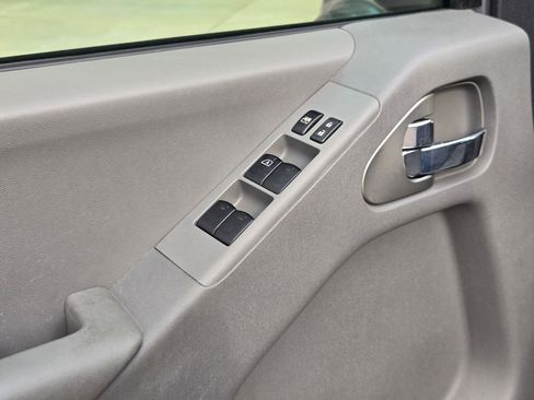 Used 2017 Nissan Frontier SV w/ SV Value Truck Package image 11