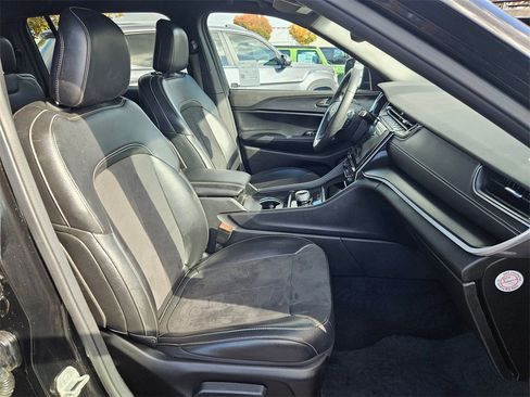 Certified 2024 Jeep Grand Cherokee L Laredo image 36