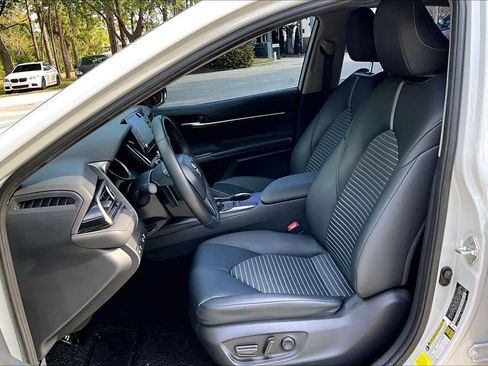 Used 2024 Toyota Camry SE image 8