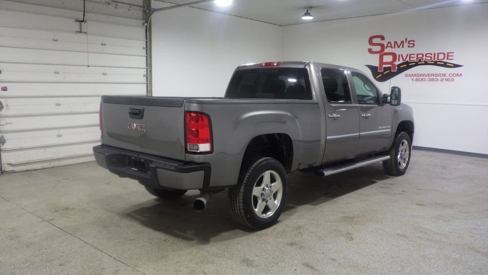 Used 2013 GMC Sierra 2500 Denali w/ Suspension Package, Off-Road AWD/4WD image 4