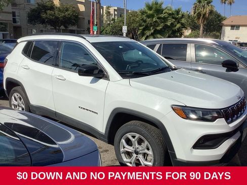 Used 2025 Jeep Compass Latitude w/ Sun & Sound Group AWD/4WD image 3