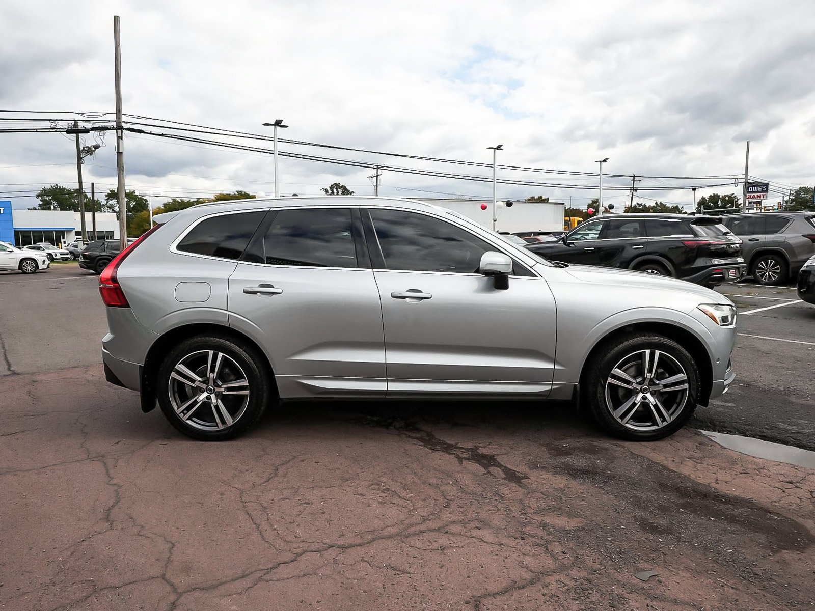 Used 2018 Volvo XC60 T5 Momentum w/ Convenience Package AWD/4WD image 7