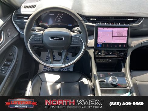 Used 2025 Jeep Grand Cherokee Limited AWD/4WD image 12