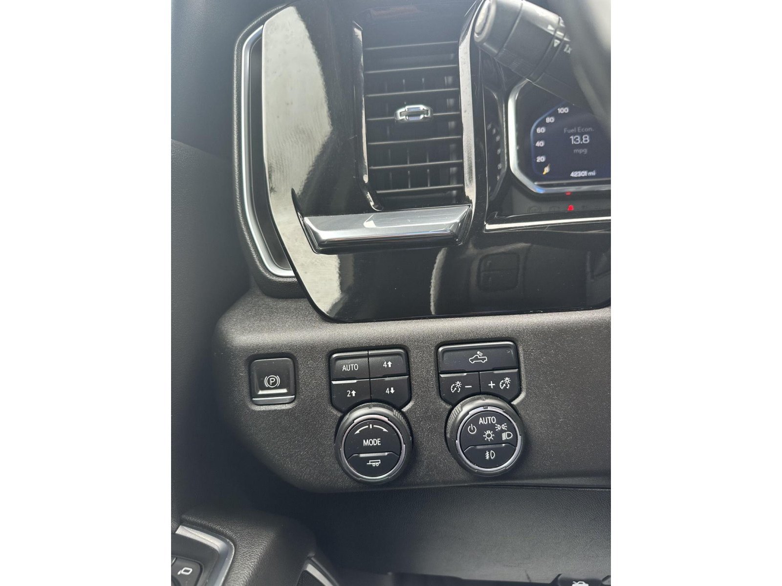 Used 2022 Chevrolet Silverado 1500 RST AWD/4WD image 30