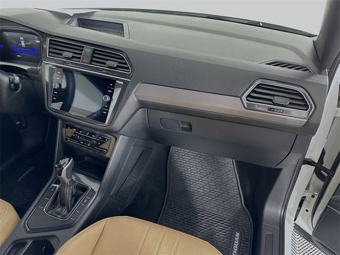 Used 2023 Volkswagen Tiguan SE image 28