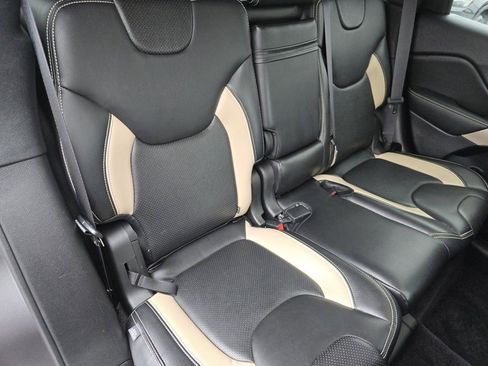 Used 2017 Jeep Cherokee Latitude w/ Cold Weather Group image 5