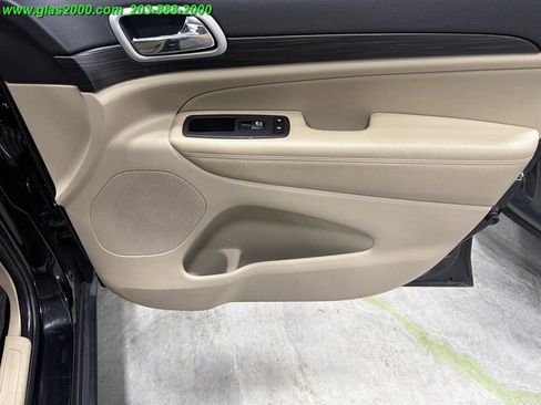 Used 2021 Jeep Grand Cherokee Laredo AWD/4WD image 26