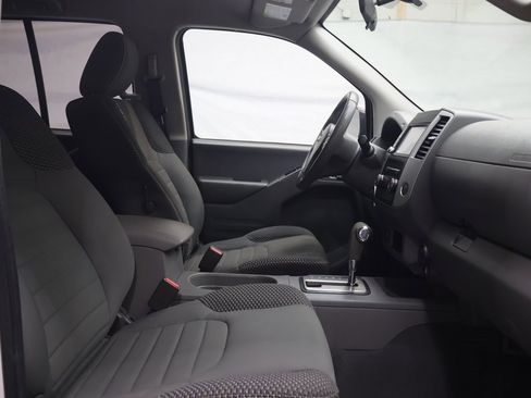 Used 2019 Nissan Frontier Desert Runner image 9