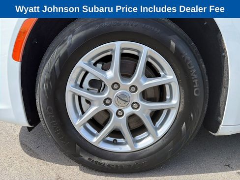 Used 2023 Chrysler Pacifica Touring-L FWD image 2