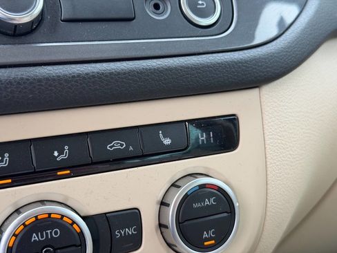 Used 2014 Volkswagen Tiguan S FWD image 28