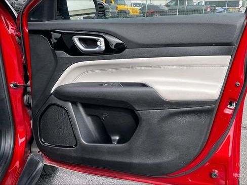 Used 2025 Jeep Compass Limited image 19