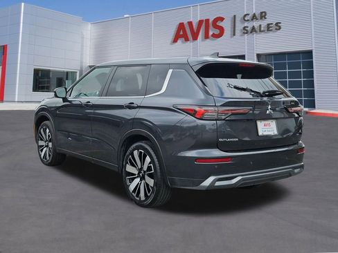 Used 2025 Mitsubishi Outlander SE AWD/4WD image 3