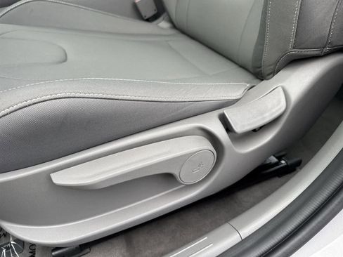 Certified 2025 Hyundai Elantra Sport image 23