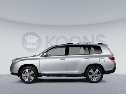 Used 2013 Toyota Highlander FWD w/ Cold Weather Pkg image 4