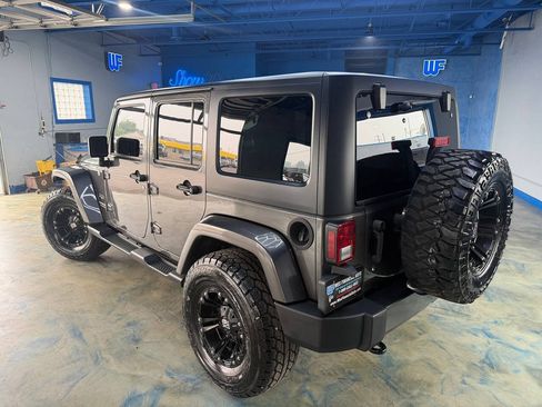 Used 2016 Jeep Wrangler Unlimited Sahara w/ Dual Top Group AWD/4WD image 6