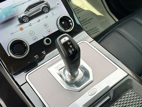 Used 2020 Land Rover Range Rover Evoque SE image 28