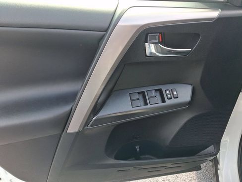 Used 2018 Toyota RAV4 XLE w/ Plus Extra Value Package AWD/4WD image 12