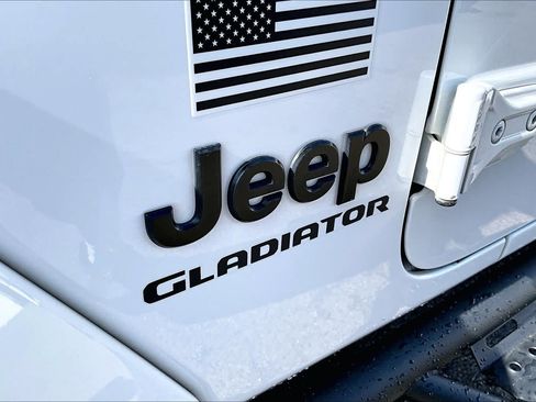 Used 2023 Jeep Gladiator Sport AWD/4WD image 12