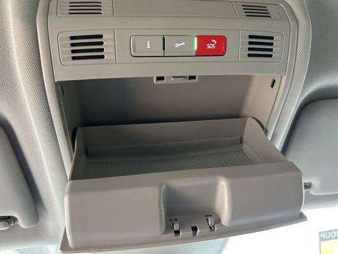 Used 2023 Volkswagen Taos SE image 28