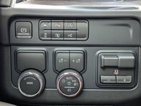 New 2025 Chevrolet Suburban Premier image 46