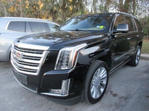 Used 2020 Cadillac Escalade Platinum image 2