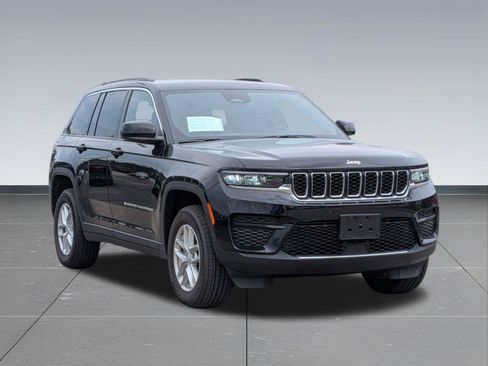 Used 2025 Jeep Grand Cherokee Laredo X w/ Luxury Tech Group I AWD/4WD image 7