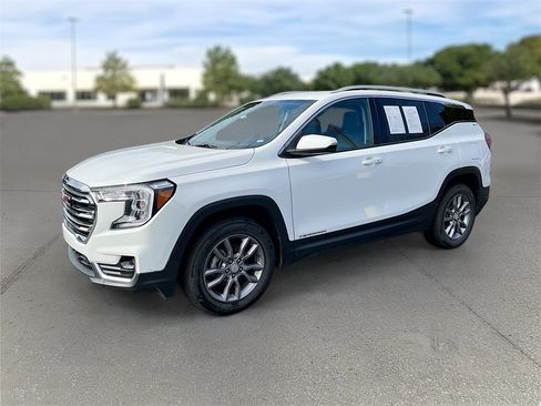 Used 2024 GMC Terrain SLT image 30