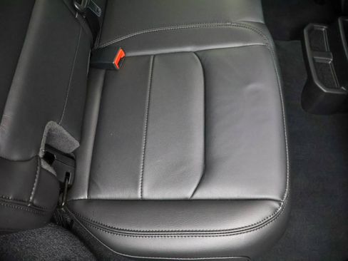 Used 2023 Jeep Wrangler Unlimited Sahara AWD/4WD image 31