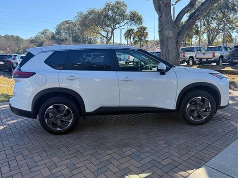 Used 2024 Nissan Rogue SV AWD/4WD image 7