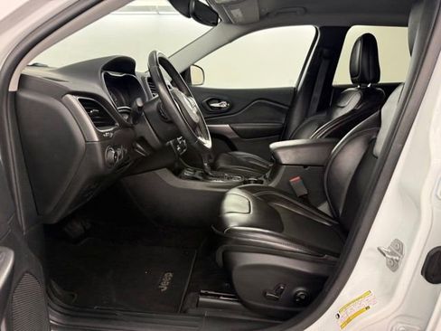 Used 2019 Jeep Cherokee Latitude Plus w/ Comfort/Convenience Group image 22