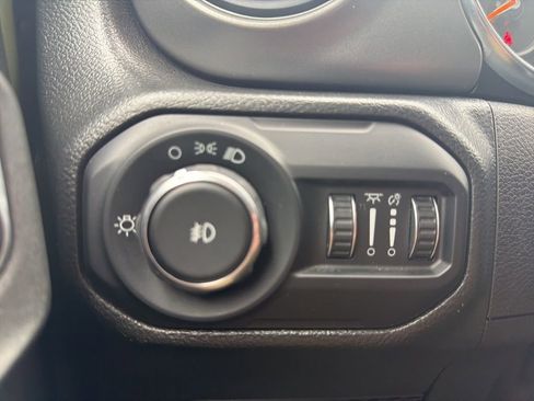 Used 2022 Jeep Wrangler Unlimited Sport AWD/4WD image 18