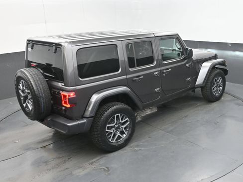 Used 2025 Jeep Wrangler Unlimited Sahara AWD/4WD image 38