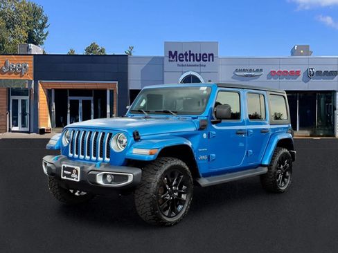 Used 2022 Jeep Wrangler Unlimited Sahara w/ Cold Weather Group AWD/4WD image 9
