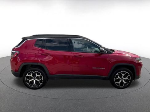 Used 2025 Jeep Compass Limited image 17
