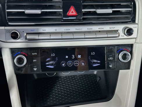 Used 2025 Genesis G70 2.5T RWD image 24