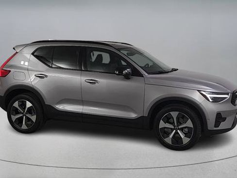 Certified 2026 Volvo XC40 B5 Plus w/ Climate Package AWD/4WD image 2
