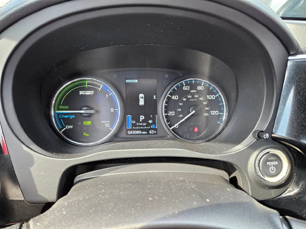 Used 2021 Mitsubishi Outlander 4WD Plug-In Hybrid image 24