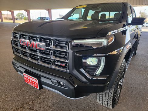 Used 2025 GMC Canyon AT4 w/ AT4 Premium Package AWD/4WD image 3