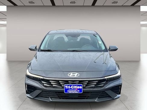 Used 2025 Hyundai Elantra SEL FWD image 9