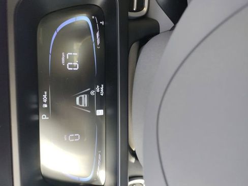 Used 2025 Hyundai Elantra SE image 16