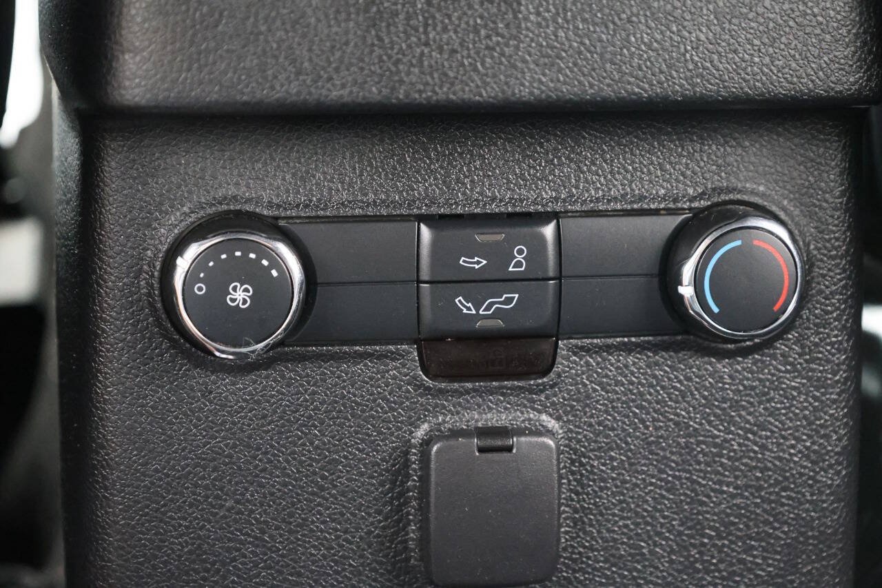 Used 2019 Ford Explorer XLT w/ Equipment Group 202A AWD/4WD image 23