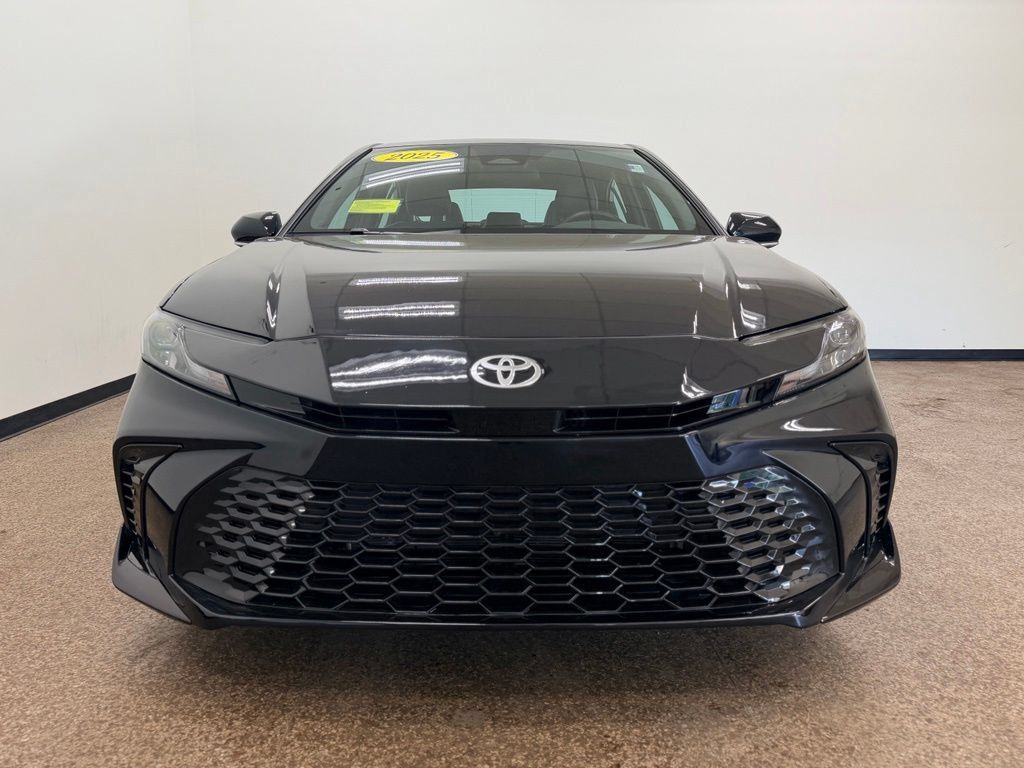 Used 2025 Toyota Camry SE FWD image 9