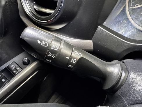 Used 2021 Toyota Tacoma SR5 AWD/4WD image 28