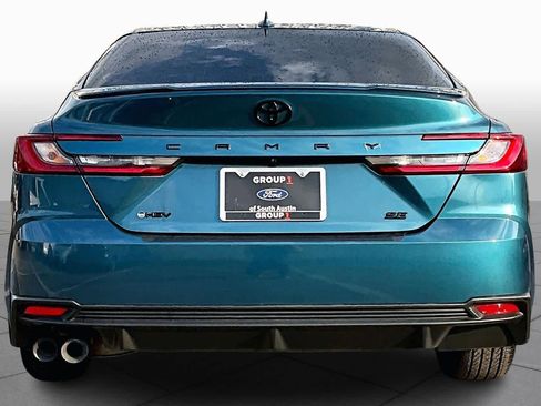 Used 2025 Toyota Camry SE image 5