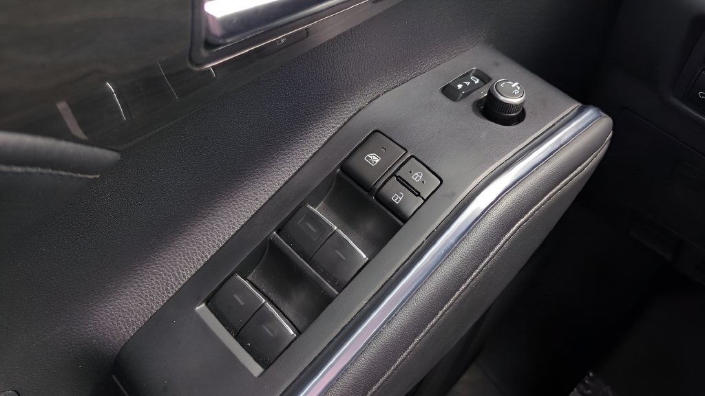 Used 2024 Toyota Highlander Limited FWD image 21