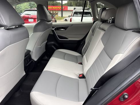Used 2021 Toyota RAV4 XLE Premium FWD image 10