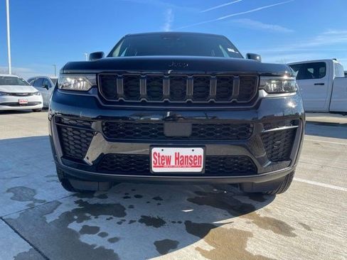 New 2026 Jeep Grand Cherokee Altitude AWD/4WD image 9